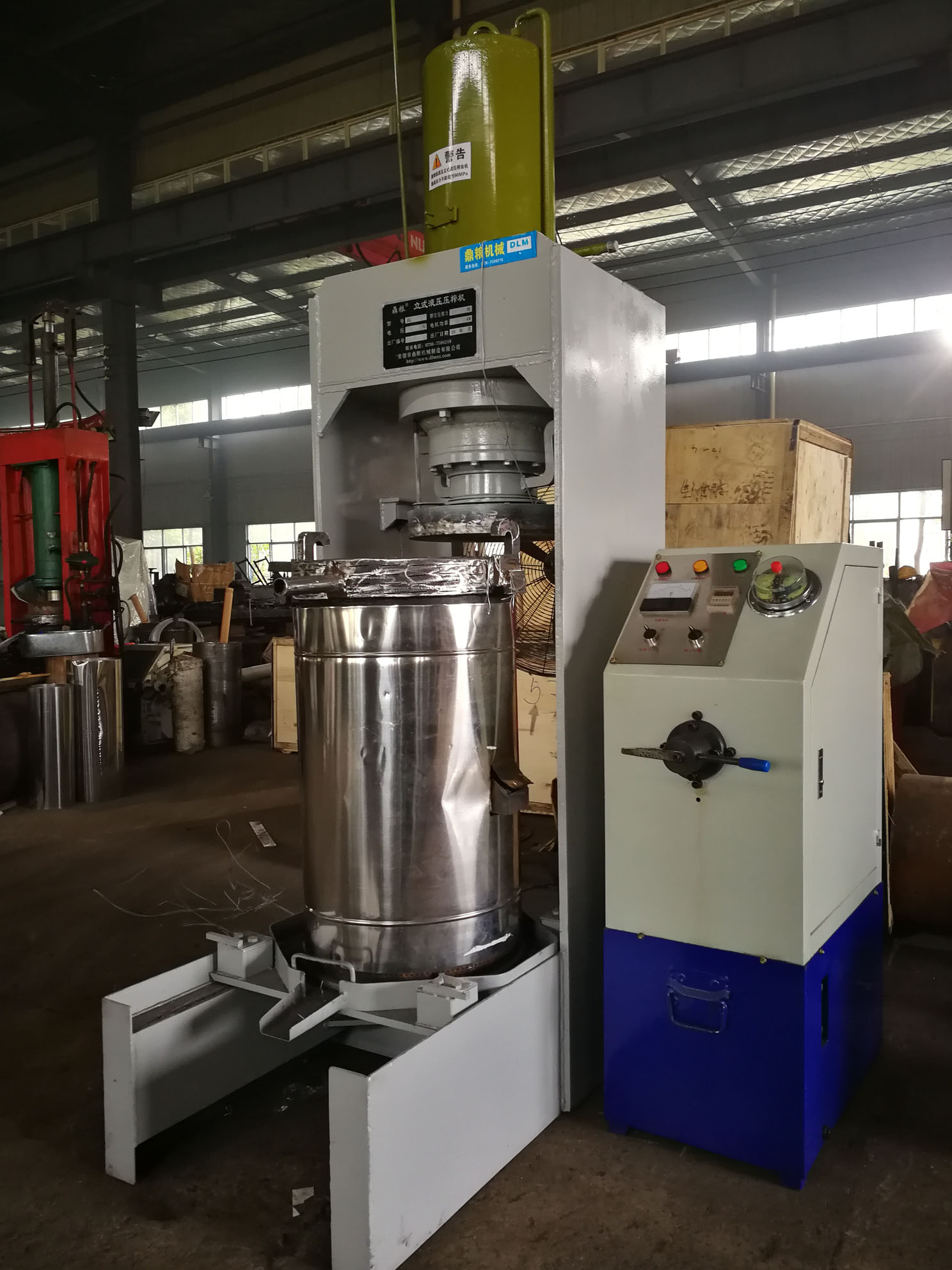 不銹鋼超高壓立式液壓壓榨機，果汁壓榨機，果渣壓榨機，藥材壓榨，油渣處理，白土壓榨
